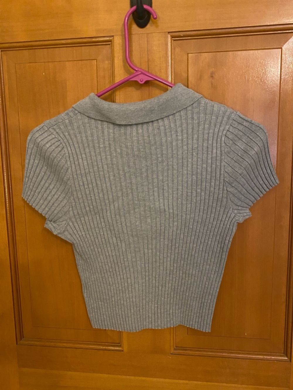 Audrey 3+1 Gray Ribbed Polo Crop Top - Picture 2 of 2